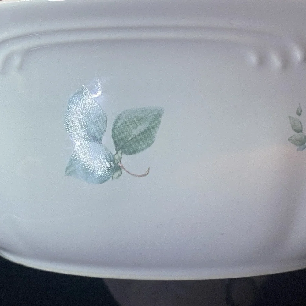 Pfaltzgraff Grapevine 2 Quart Round‎ Covered Casserole Microwave Safe